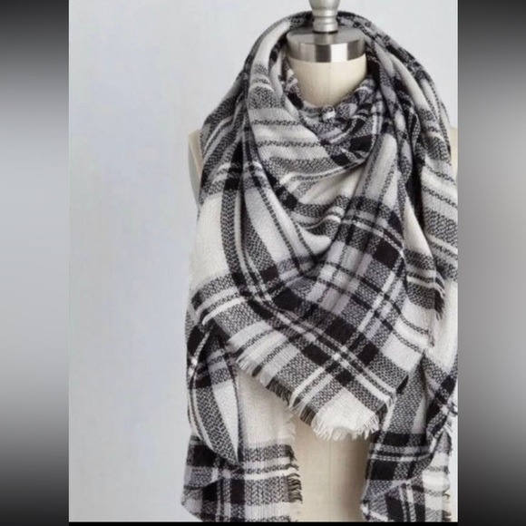 ModCloth black and white scarf wrap - Picture 1 of 3